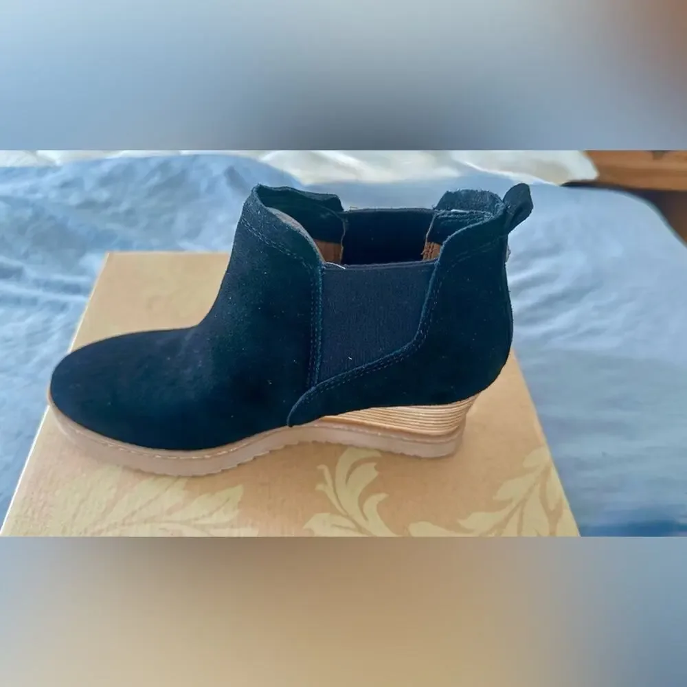 Sofft Women's Black Suede Ankle Boots size 9 New in Box